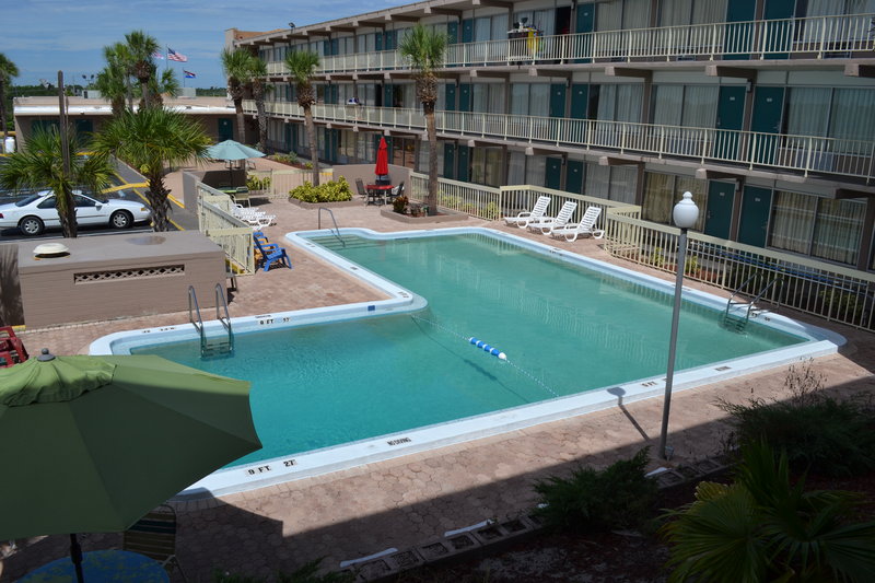 Econo Lodge Space Center - Cocoa, FL