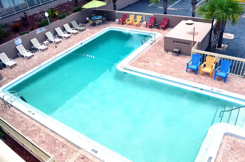 Econo Lodge Space Center - Cocoa, FL