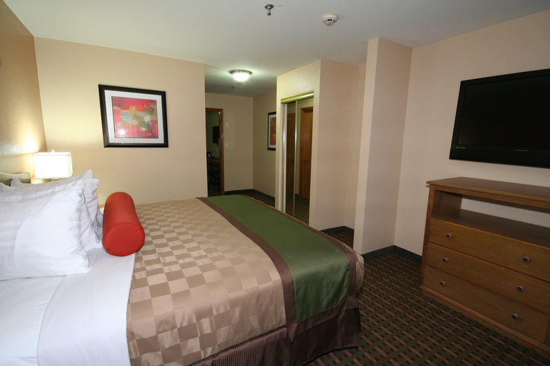BEST WESTERN PLUS Edinburg Inn & Suites - Edinburg, TX