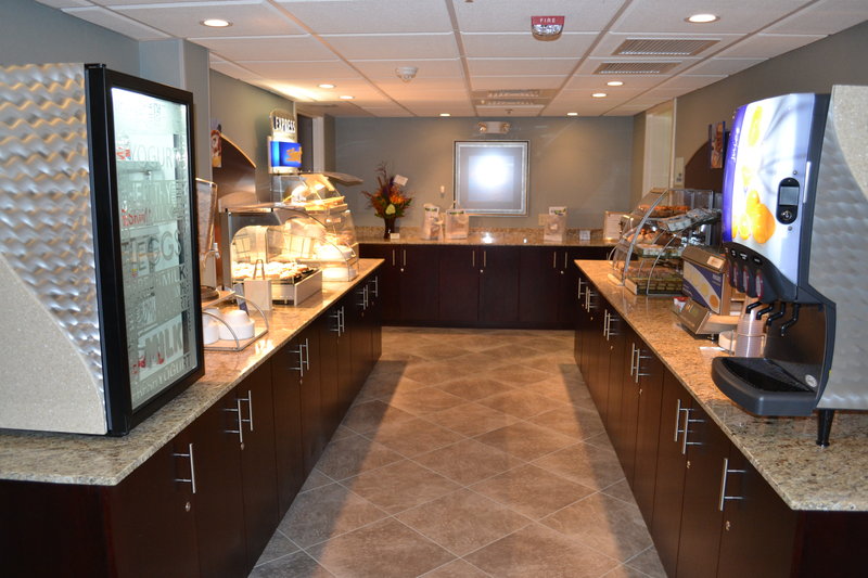 Holiday Inn Express & Suites MERRIMACK - Merrimack, NH