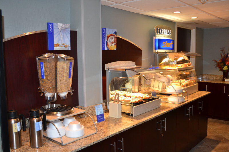 Holiday Inn Express & Suites MERRIMACK - Merrimack, NH