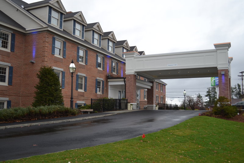 Holiday Inn Express & Suites MERRIMACK - Merrimack, NH