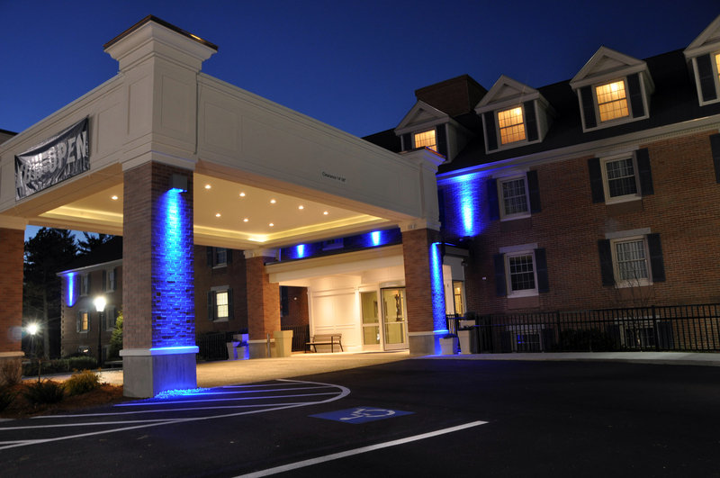 Holiday Inn Express & Suites MERRIMACK - Merrimack, NH