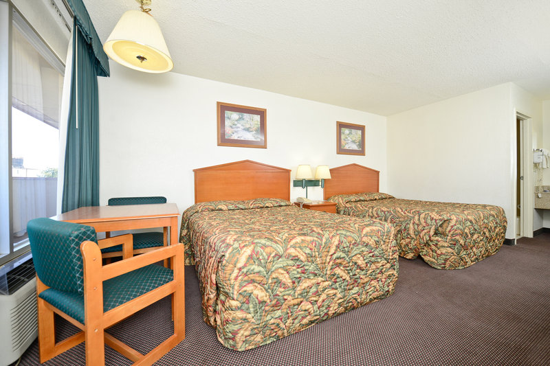 Econo Lodge North