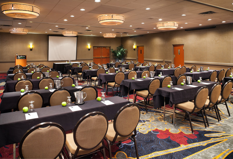 Radisson Hotel Minneapolis/St. Paul North - Roseville, MN