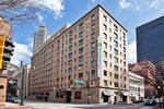 Holiday Inn Express Hotel & Suites