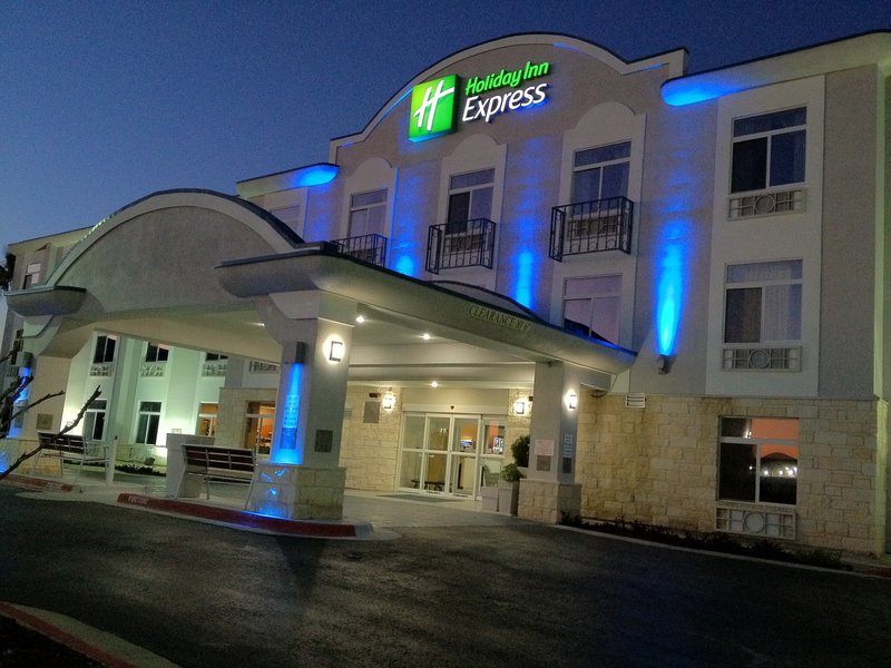 Holiday Inn Express & Suites BASTROP - Bastrop, TX