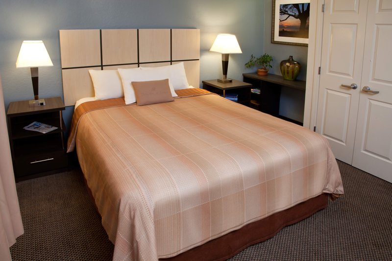Candlewood Suites CHICAGO/NAPERVILLE - Warrenville, IL