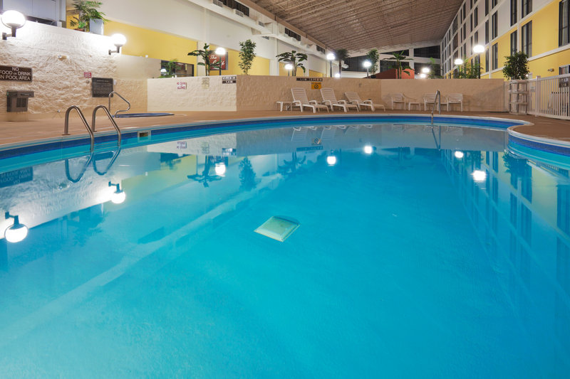 Holiday Inn Express & Suites URBANA-CHAMPAIGN (U OF I AREA) - Urbana, IL