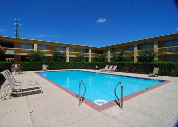 Econo Lodge - Conroe, TX