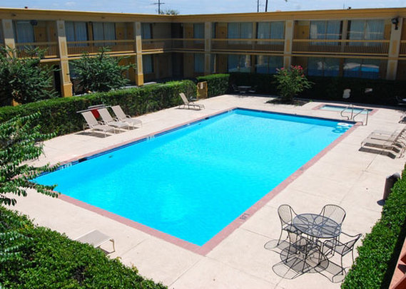 Econo Lodge - Conroe, TX