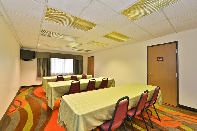 Ramada By Wyndham Platte City KCI Airport - Platte City, MO