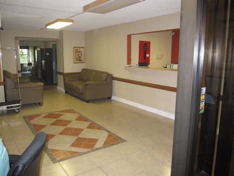 Airport Plaza Hotel Roanoke - Roanoke, VA