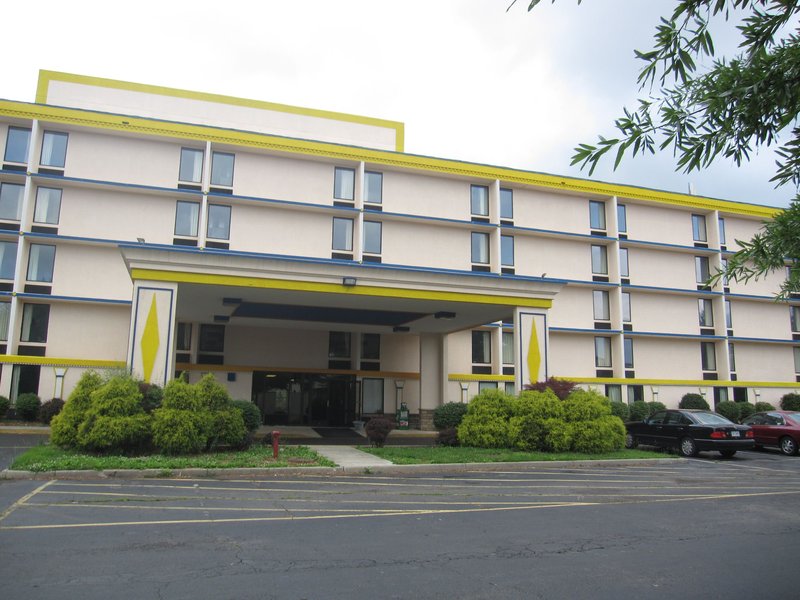 Airport Plaza Hotel Roanoke - Roanoke, VA