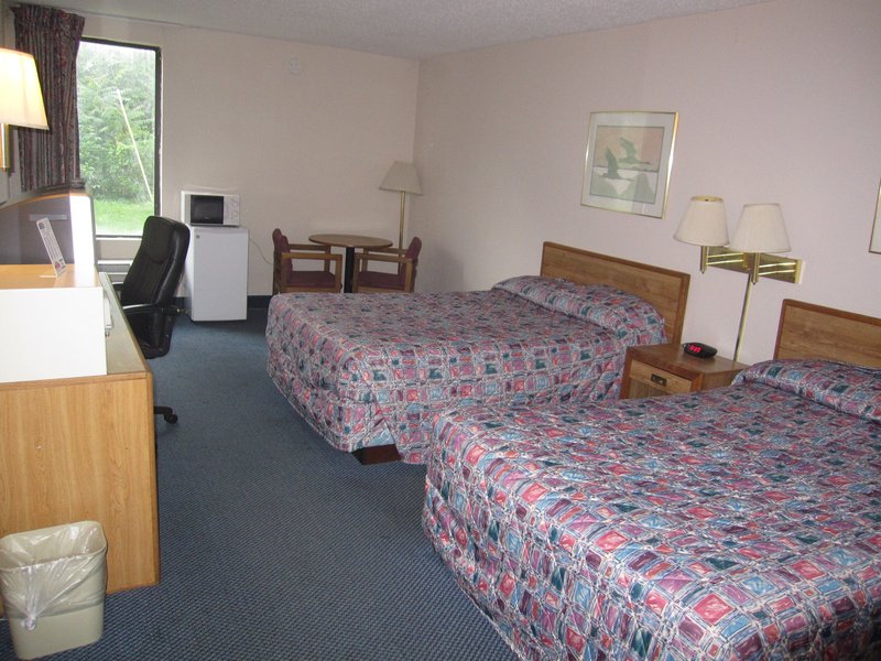 Airport Plaza Hotel Roanoke - Roanoke, VA