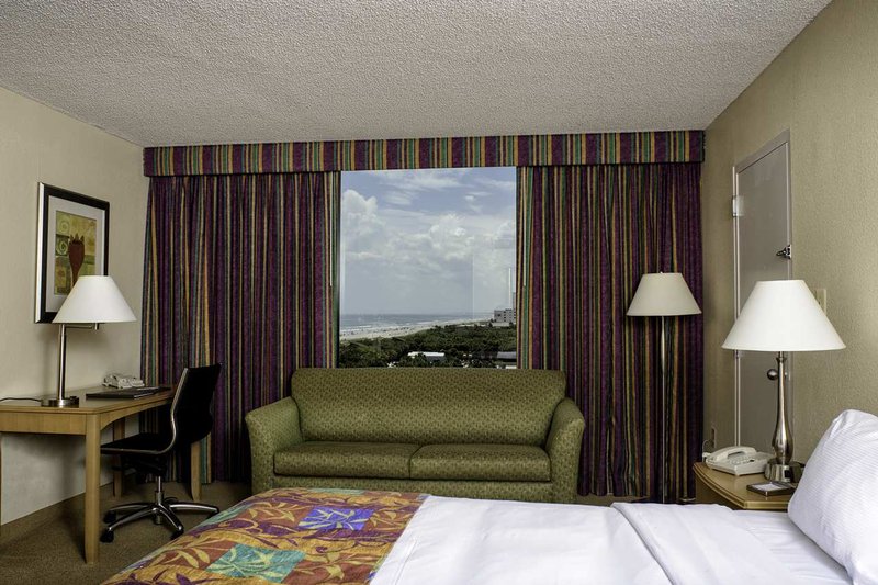 Hilton-Cocoa Beach Oceanfront - Cocoa Beach, FL