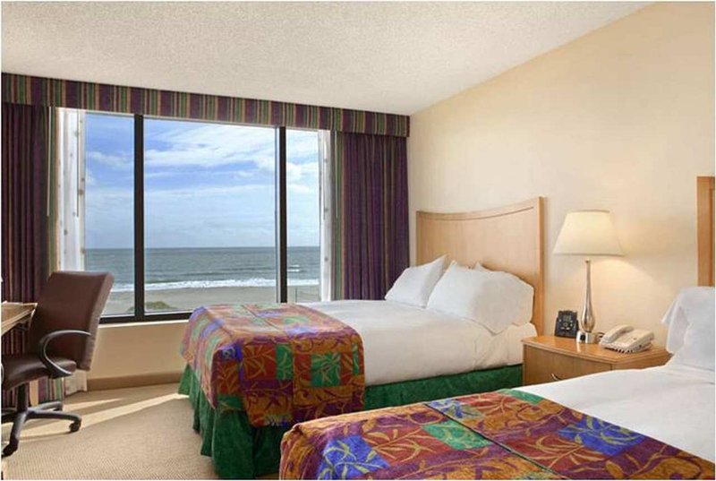 Hilton-Cocoa Beach Oceanfront - Cocoa Beach, FL