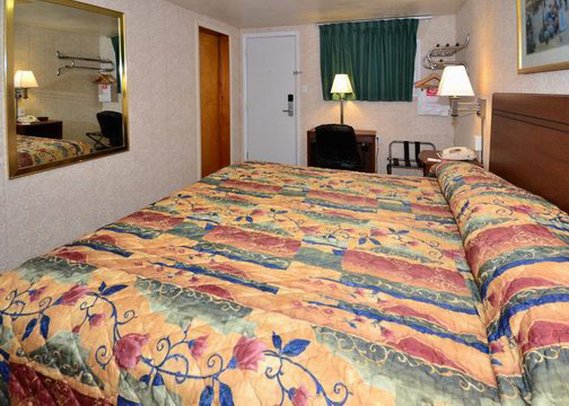 Econo Lodge - Bellefonte, PA