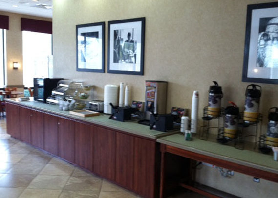 Hampton Inn & Suites Orlando-North/Altamonte Springs - Altamonte Springs, FL