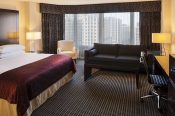 Doubletree Chicago Magnificent Mile - Room