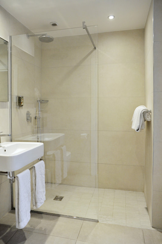 Holiday Inn and Suites Vancouver Downtown