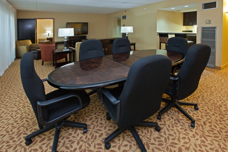Holiday Inn EVANSVILLE AIRPORT - Evansville, IN