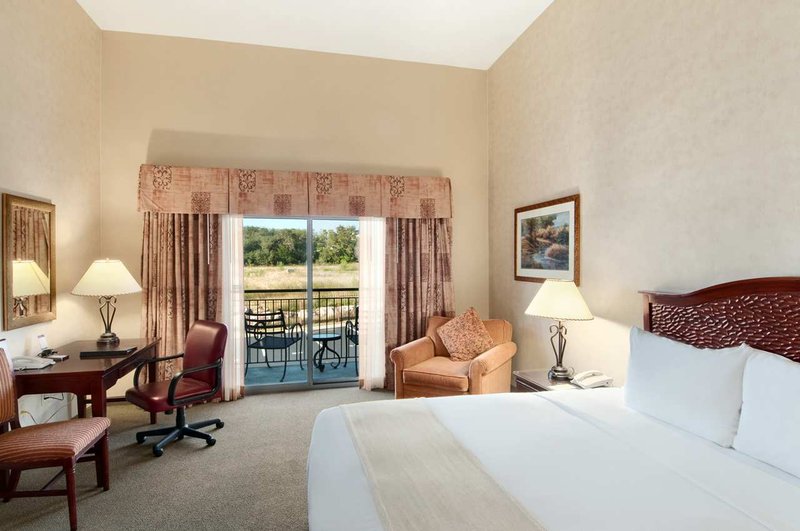 Hilton San Antonio Hill Country Hotel & Spa - San Antonio, TX