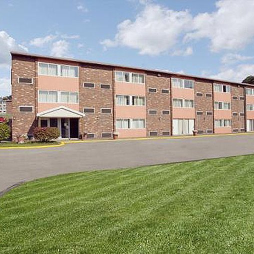 Americas Best Value Inn - New Stanton, PA