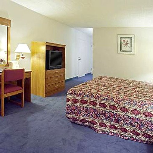 Americas Best Value Inn - New Stanton, PA
