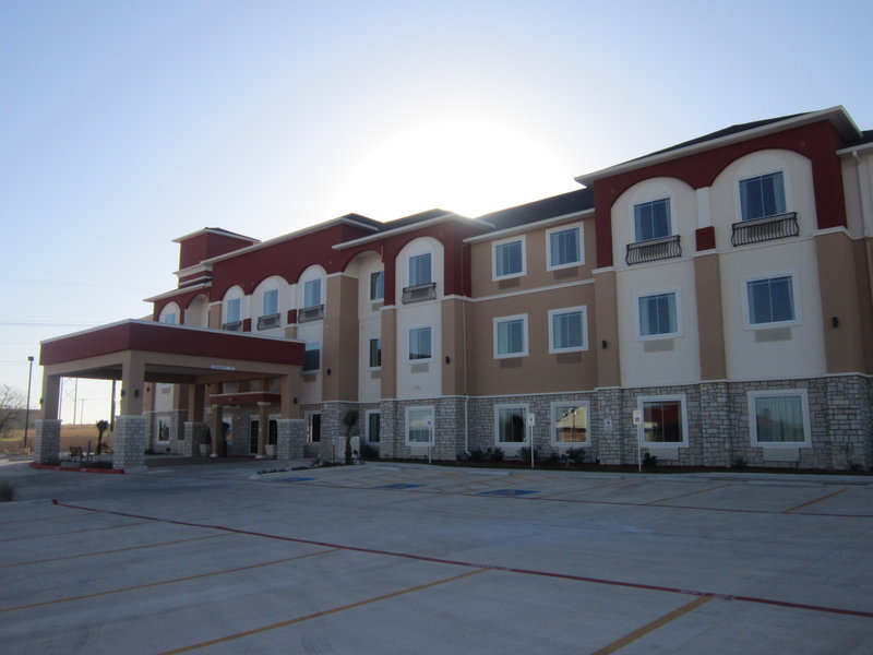 BEST WESTERN PLUS Pleasanton Hotel - Pleasanton, TX