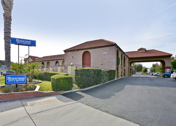 Red Tile Inn - Colton, CA
