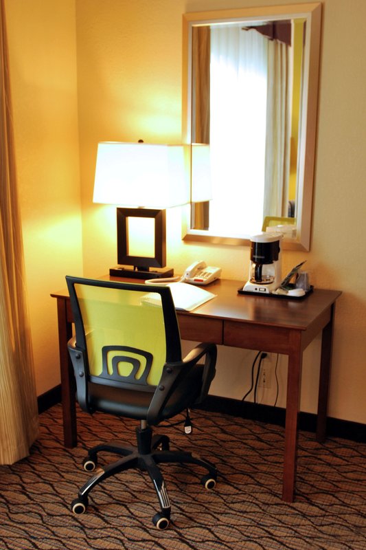 Holiday Inn Express-Lapeer - Clifford, MI