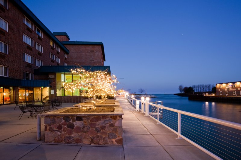 Holiday Inn HARBORVIEW - PORT WASHINGTON - Port Washington, WI