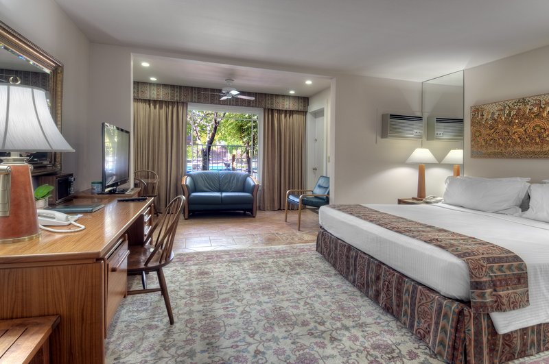 Dinah's Garden Hotel & Trader Vic's - Palo Alto, CA