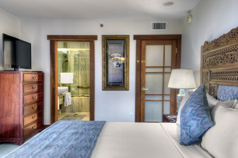 Dinah's Garden Hotel & Trader Vic's - Palo Alto, CA