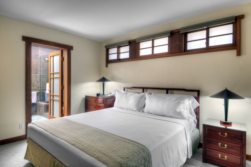 Dinah's Garden Hotel & Trader Vic's - Palo Alto, CA
