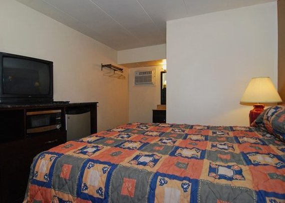 Rodeway Inn - La Grange, IL