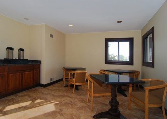 Rodeway Inn - La Grange, IL