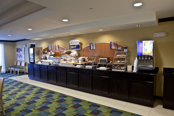 Holiday Inn Express & Suites LANSING-DIMONDALE - Lansing, MI