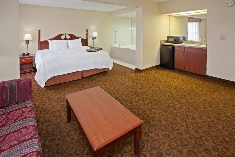 Hampton Inn Dickson - Dickson, TN