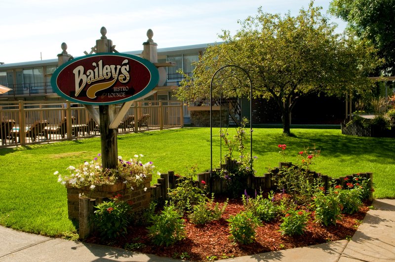 Norfolk Country Inn & Suites - Norfolk, NE