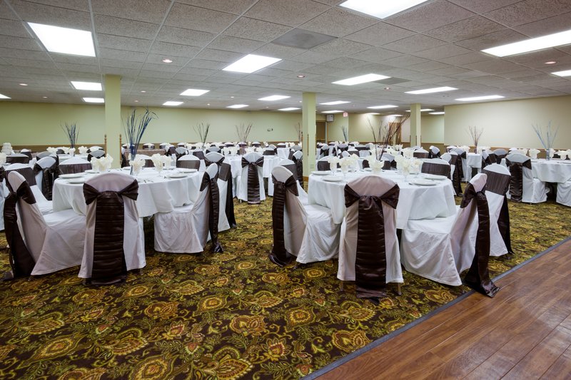 Country Inn & Suites Fargo