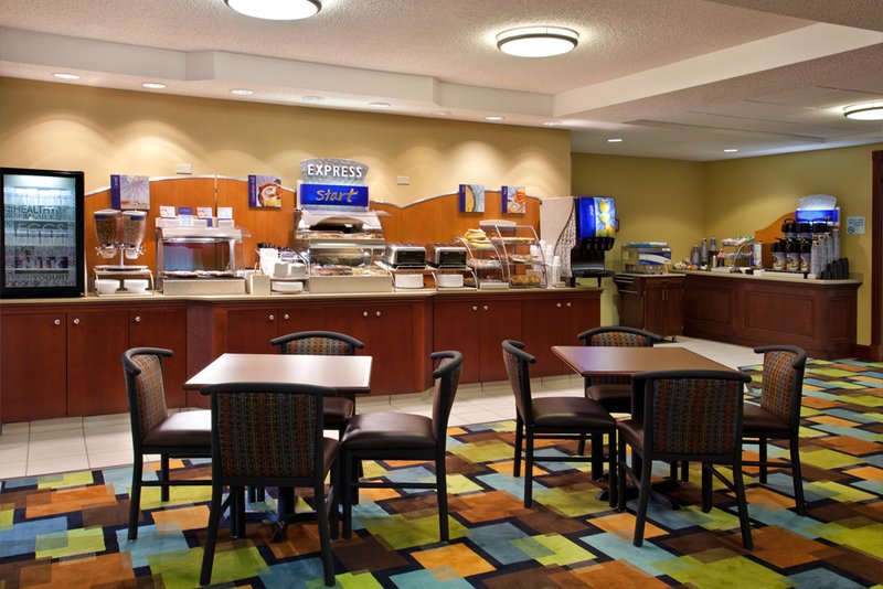 Holiday Inn Express GROVE CITY (OUTLET CENTER) - Mercer, PA