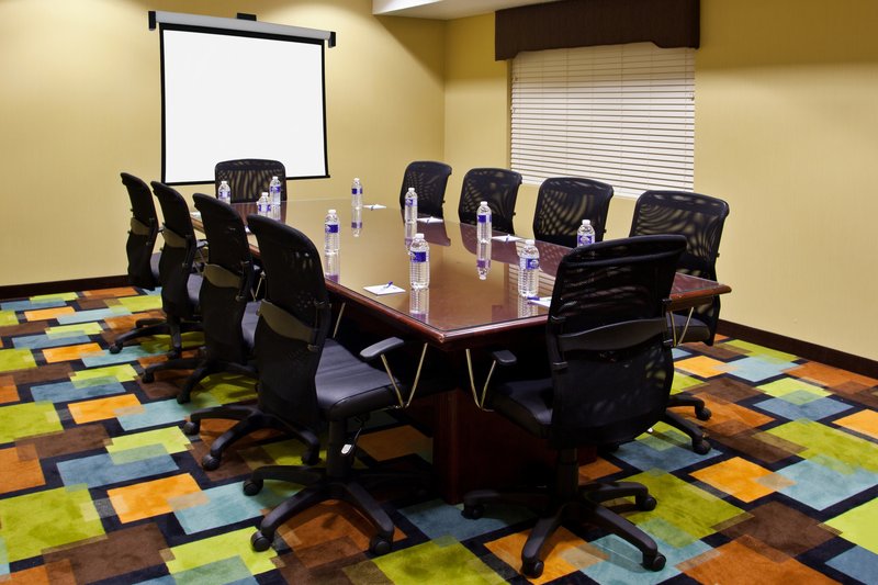 Holiday Inn Express GROVE CITY (OUTLET CENTER) - Mercer, PA