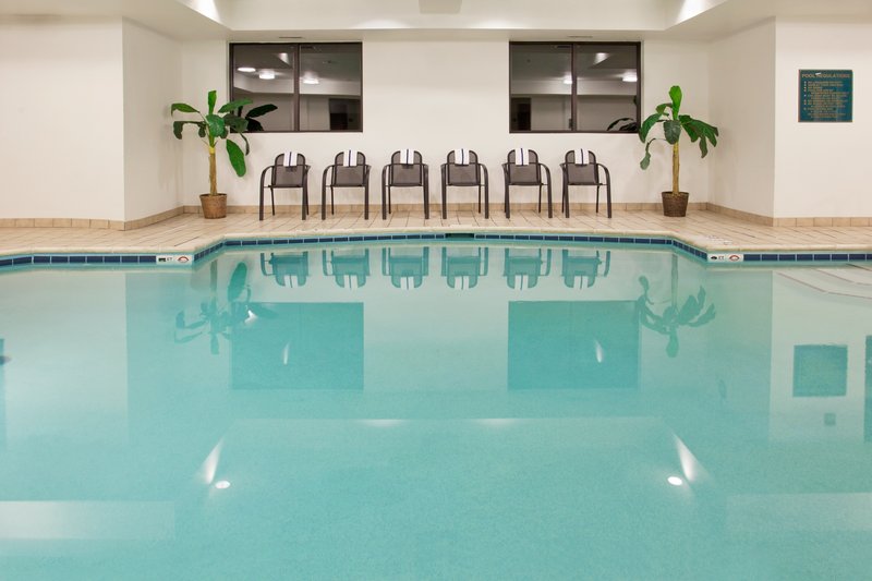 Holiday Inn Express GROVE CITY (OUTLET CENTER) - Mercer, PA