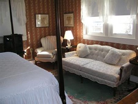 Tidewater Inn - Madison, CT