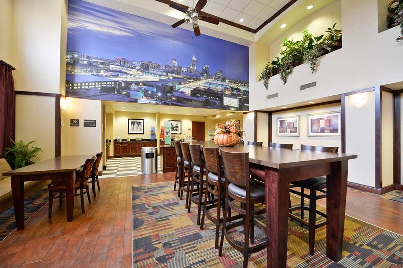 Hampton Inn & Suites Muncie - Muncie, IN