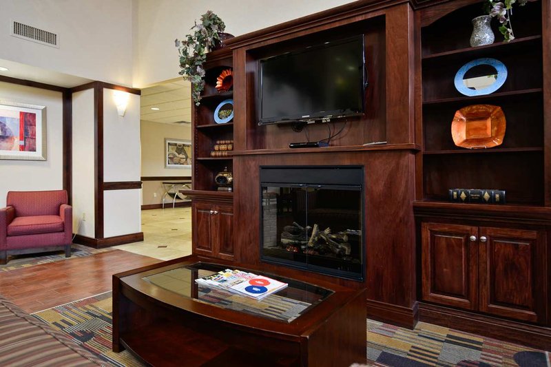 Hampton Inn & Suites Muncie - Muncie, IN