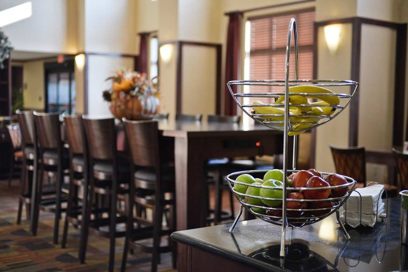 Hampton Inn & Suites Muncie - Muncie, IN