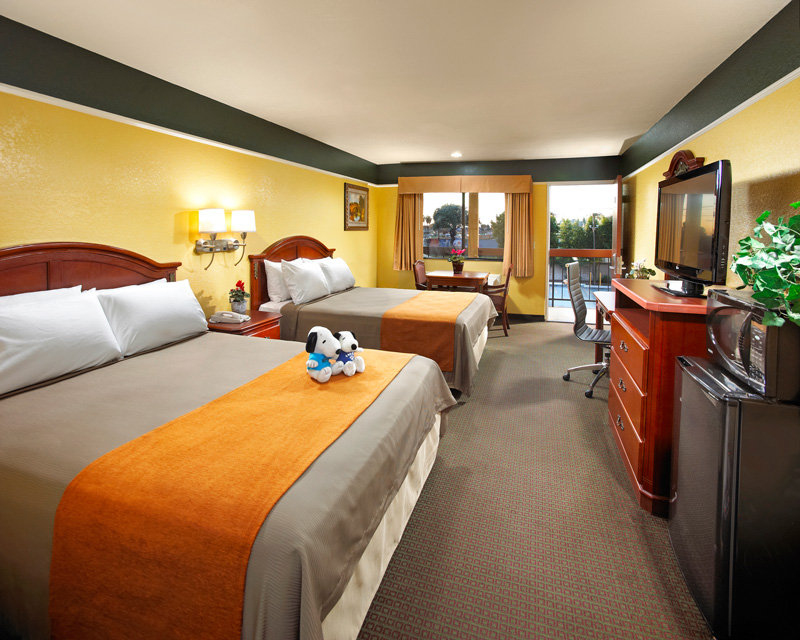 Portola Inn & Suites - Buena Park - Buena Park, CA